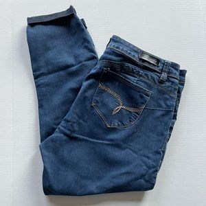 Royalty for me Wanna Betta Butt cuffed crop jeans